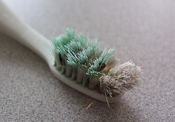 used-toothbrush_64